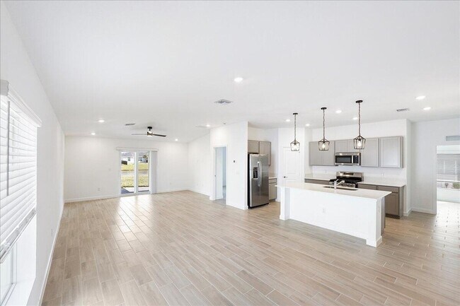 Building Photo - 6331 Windwood Wy