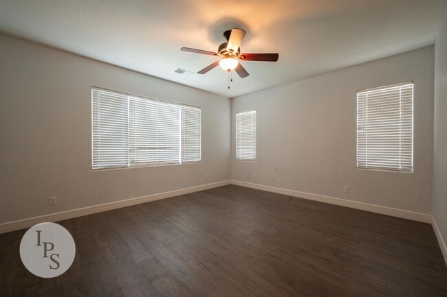 Building Photo - North Clovis Home, 4BR/3.5BA, CUSD - Lots ...