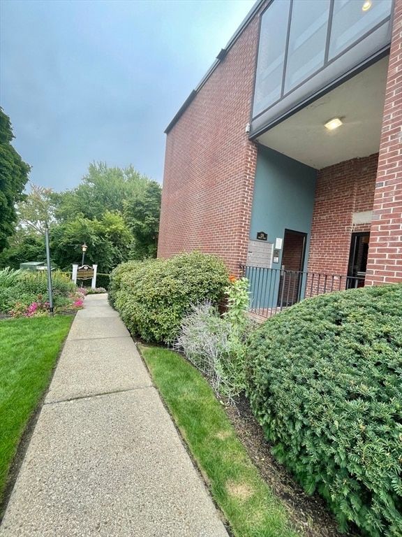 Building Photo - 128 Warren St