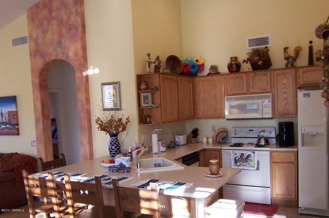 Building Photo - 38844 S Carefree Dr