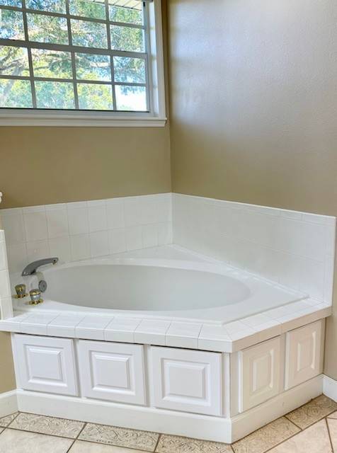 Building Photo - 6726 Engle Lake Dr