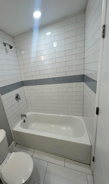 Building Photo - 1724 NW 1st Pl