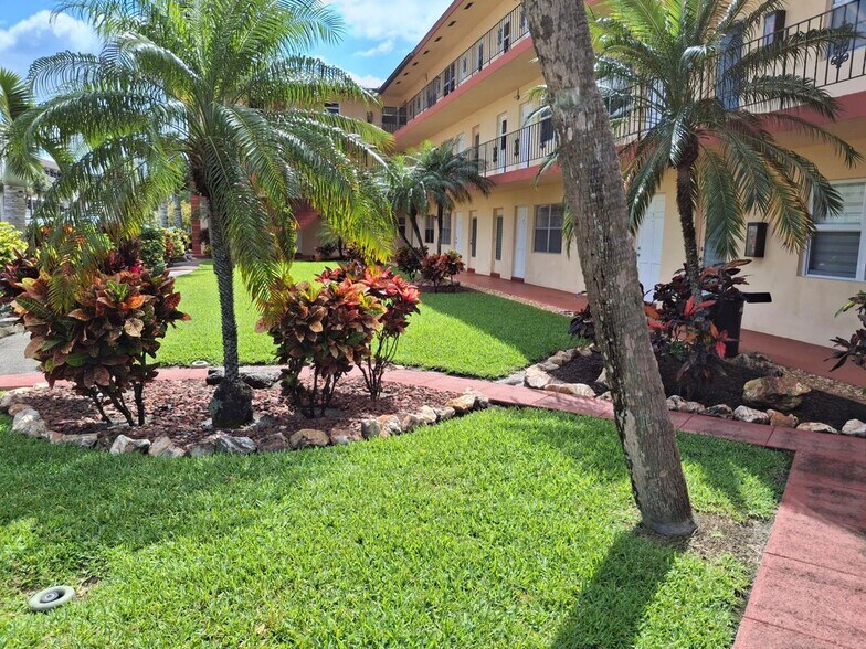 Primary Photo - 5050 Bayview Dr