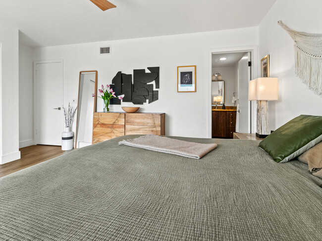 Building Photo - 2960 Calle Grande Vista