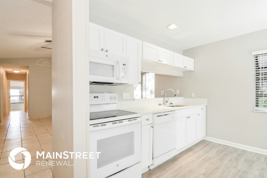 Building Photo - 1936 Pinehurst Dr