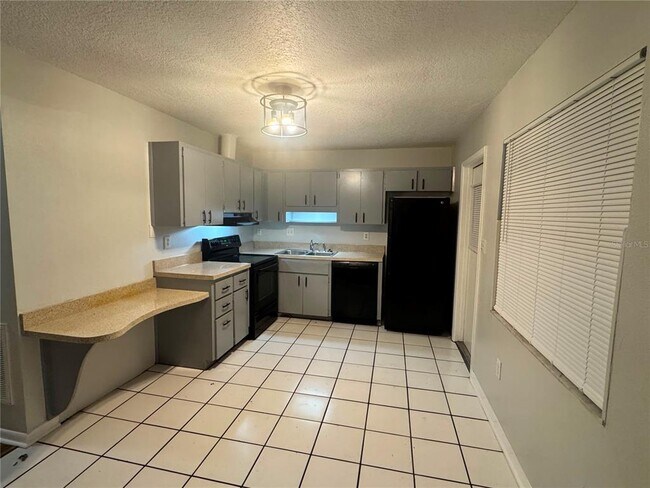 Building Photo - 2896 Meadow Lake Ave