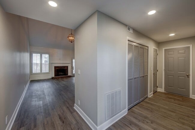 Building Photo - 1129 W Main St