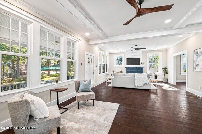 Building Photo - 2843 Oak St