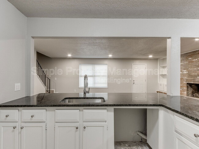 Building Photo - 8508 Candlewood Dr