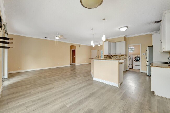 Building Photo - 2426 SE Betty Rd