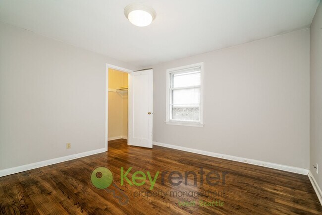 Building Photo - Two Bedroom Retreat with Hardwood Floors and Style