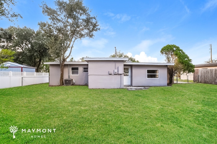 Building Photo - 518 Elm Dr