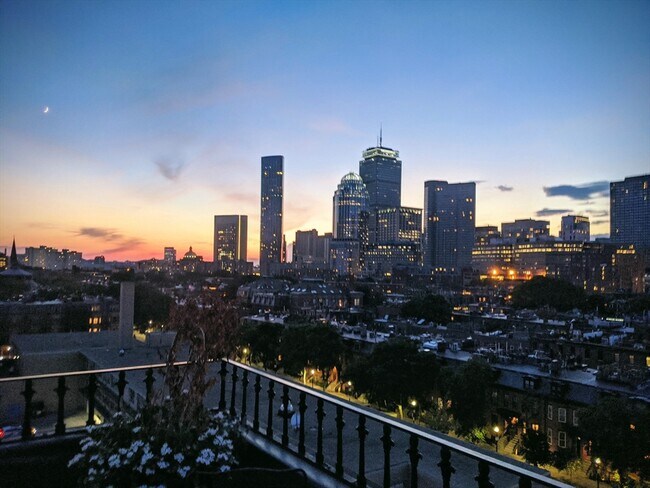 Building Photo - 6 Clarendon St