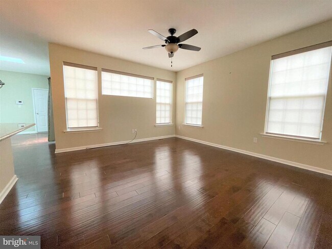 Building Photo - 283 N Bayberry Pkwy