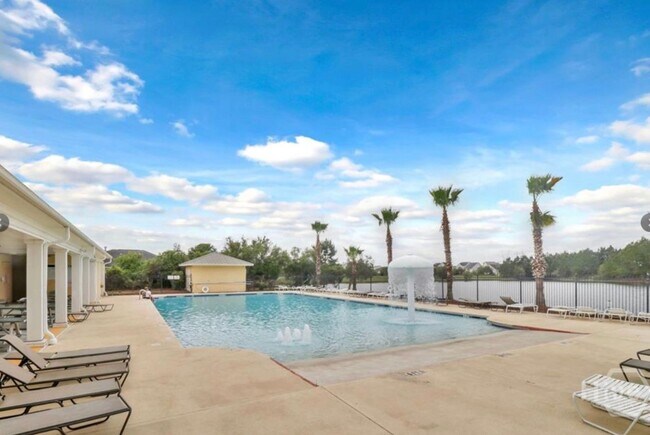 Building Photo - Renovated Townhome in Live Oak.  Available mid January.