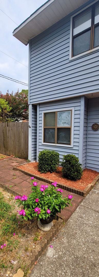 Building Photo - Spacious 2-Bedroom, 2.5-Bath Townhouse – C...