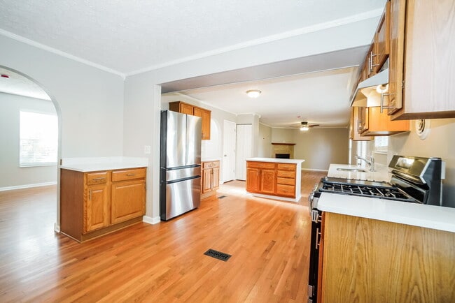 Building Photo - 5086 Sand Ct