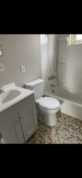 Building Photo - 107 Smith St