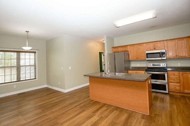 Building Photo - 110 Willow Creek Ln