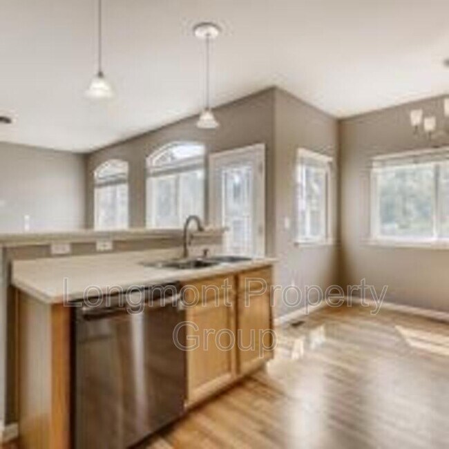 Building Photo - 713 Pendleton Ave