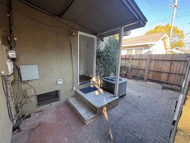 Building Photo - 3 bedroom 2 bathroom single family home | Located in Tahoe Park