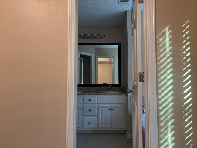 Building Photo - 3410 Camens Ct NE