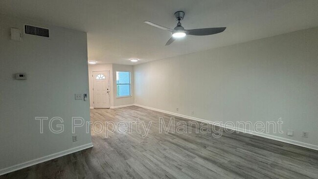 Building Photo - 8342 Century Point Dr N