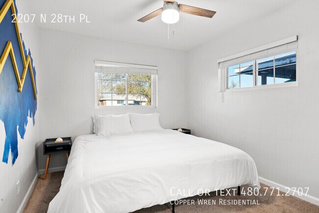 Building Photo - 2207 N 28th Pl