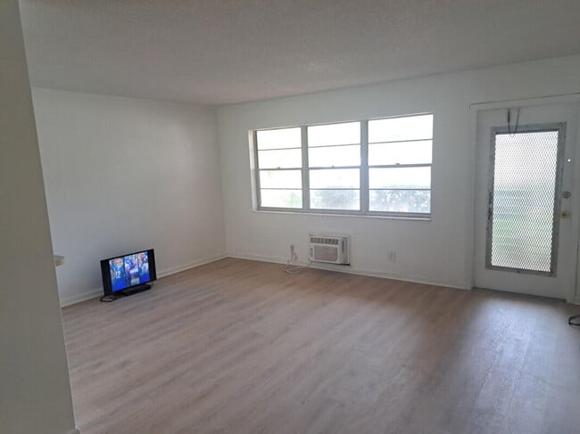 Building Photo - 243 Canterbury K