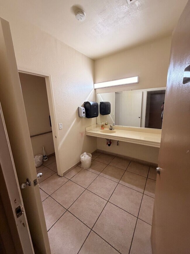Building Photo - 2 Bed, 2 Bath Fullerton Condo For Rent w/ ...