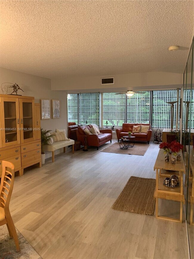 Building Photo - 1709 Whitehall Dr