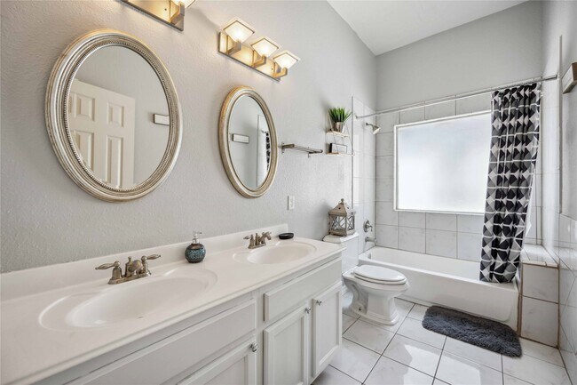 Building Photo - 5027 Creekmont Dr