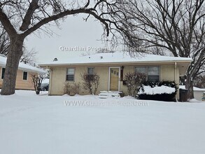 Building Photo - Available now! House with extra office/bonus room! new LVP flooring throughout, main floor living...