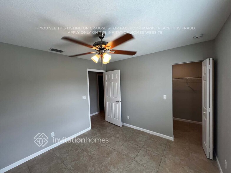 Building Photo - 371 SW Aero Cir