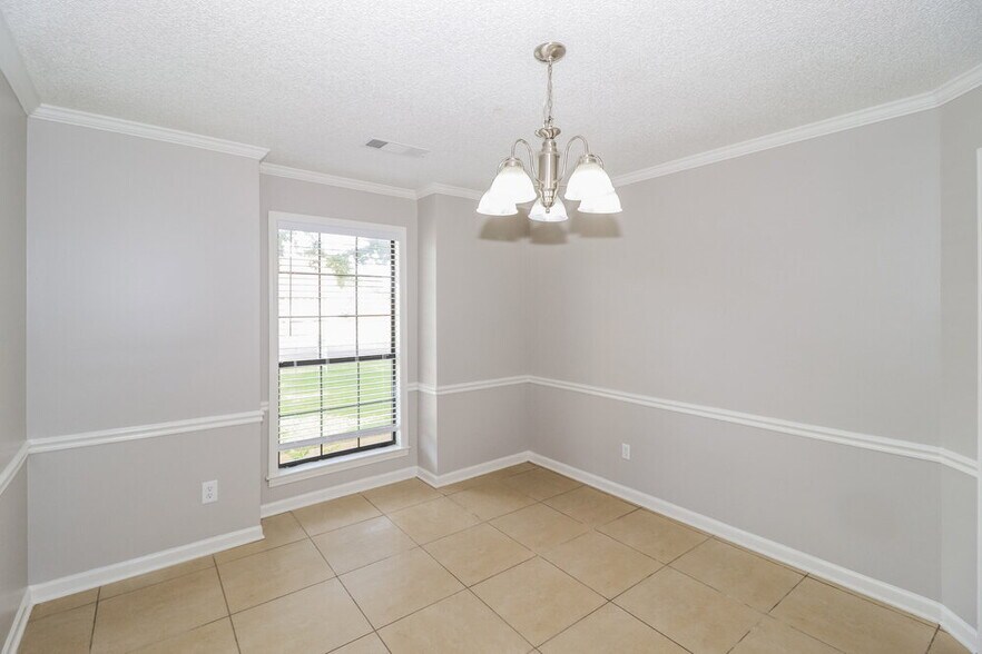 Building Photo - 4879 Baywood Dr