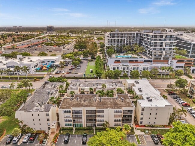 Building Photo - 20381 NE 30th Ave