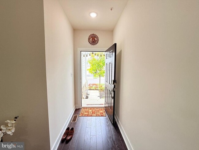 Primary Photo - 161 Livingston Ln