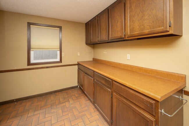 Building Photo - 3385 37th Ave