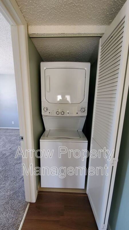 Building Photo - 3405 Holdrege St