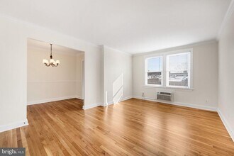 Building Photo - 922 S Washington St