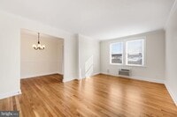 Building Photo - 922 S Washington St