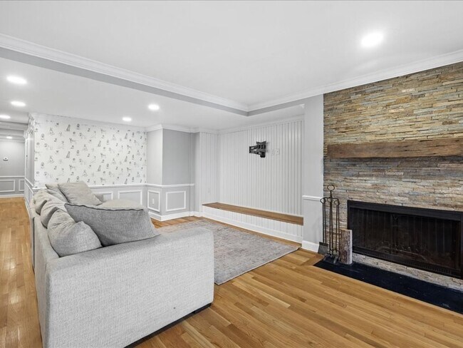 Building Photo - 338 Beacon St