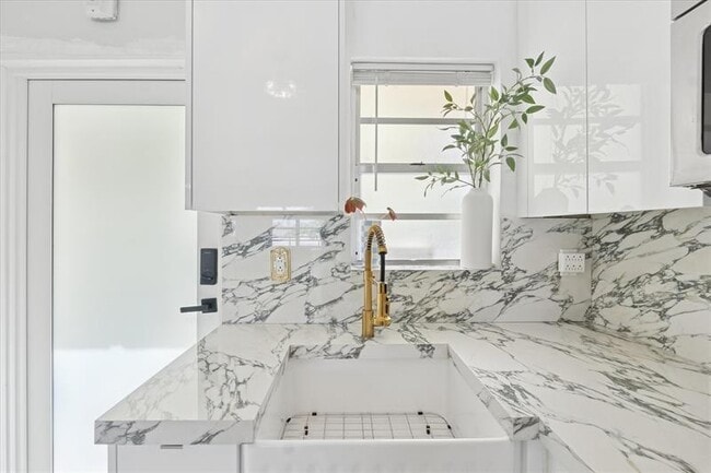 Building Photo - 851 Meridian Ave