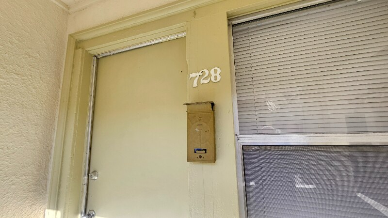 Building Photo - 728 S Carondelet St