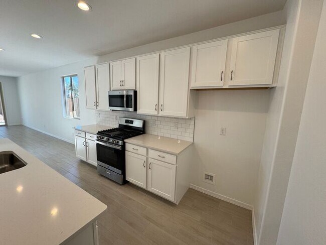 Building Photo - NEW 5 Bedroom 3 bathroom home in Surprise!