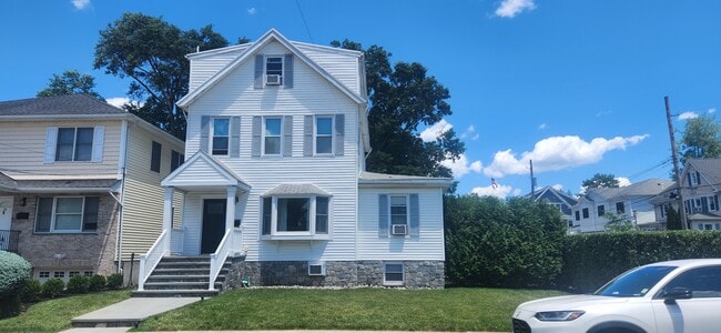 Building Photo - 33 Oak St