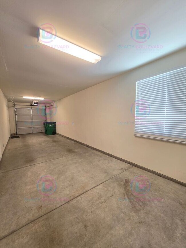 Building Photo - Fully Furnished 3-Bedroom Townhome Resort-Style Community Living