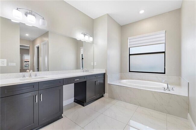 Building Photo - 11835 S Baypoint Cir