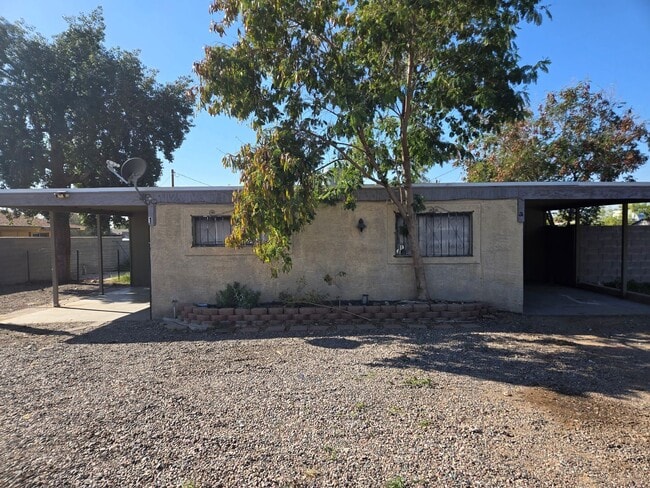 Building Photo - Cozy 1-bed, 1-bath unit (B) in a duplex located in