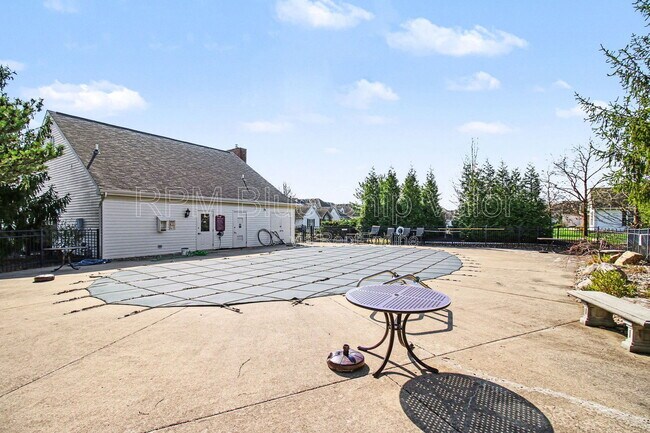 Building Photo - 3795 Brantford Way